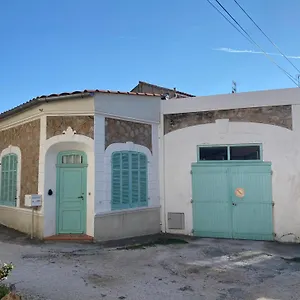 Appartement Studio Climatisé Avec Parking Et Proche De La Mer, Carqueiranne